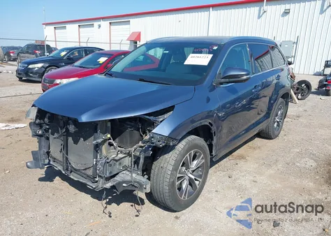 2016 Toyota Highlander Xle V6 z USA, uszkodzony, nr VIN 5TDJKRFH1GS354651